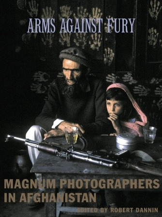 книга Arms Against Fury: Magnum Photographers in Afghanistan, 1941-2001, автор: Robert Dannin